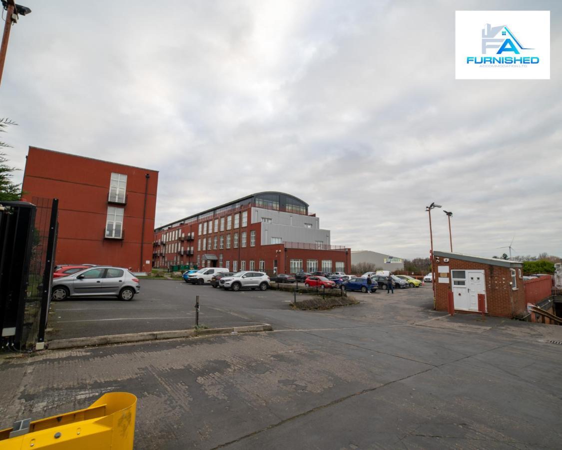Contractor By Furnished - Free Parking Apartment Liverpool